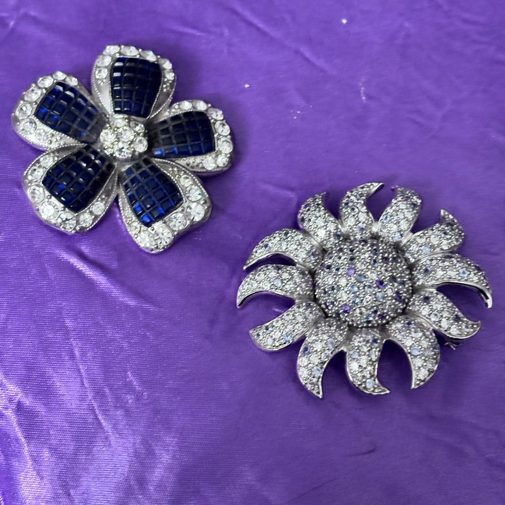 Beautiful pin pair! - Picture 2 of 4